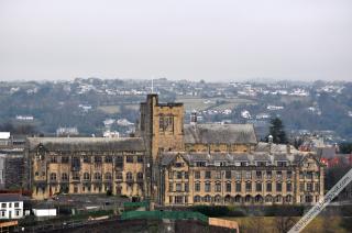 バンゴア・ユニバーシティ					