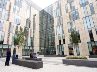 キングストン大学 							